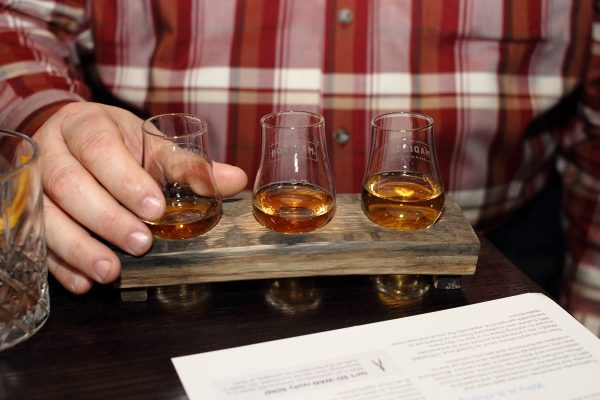 whiskey flight at the madison bar chicago - impelix sd-wan event with velocloud - april 2018